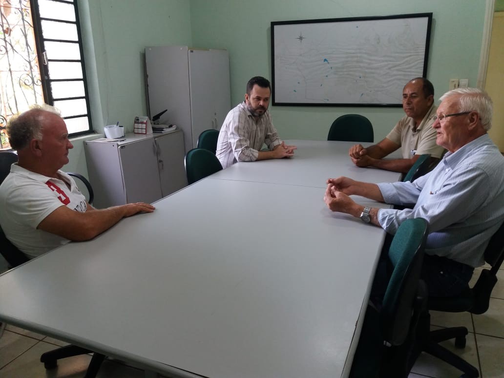 2019116_Peressim em reunião com Canteiro e caçambeiros.